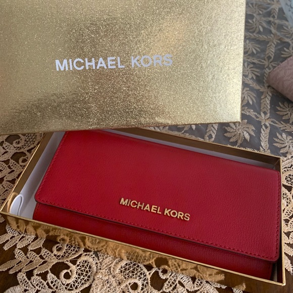 Last one ‼️New MK red wallet ♥️